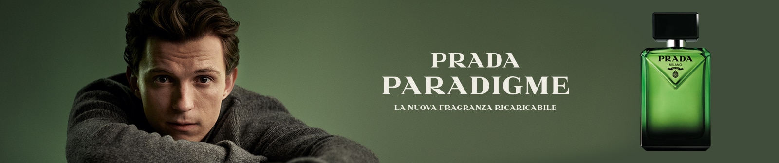Tom Holland in una pubblicità del profumo Prada Paradigme con flacone verde